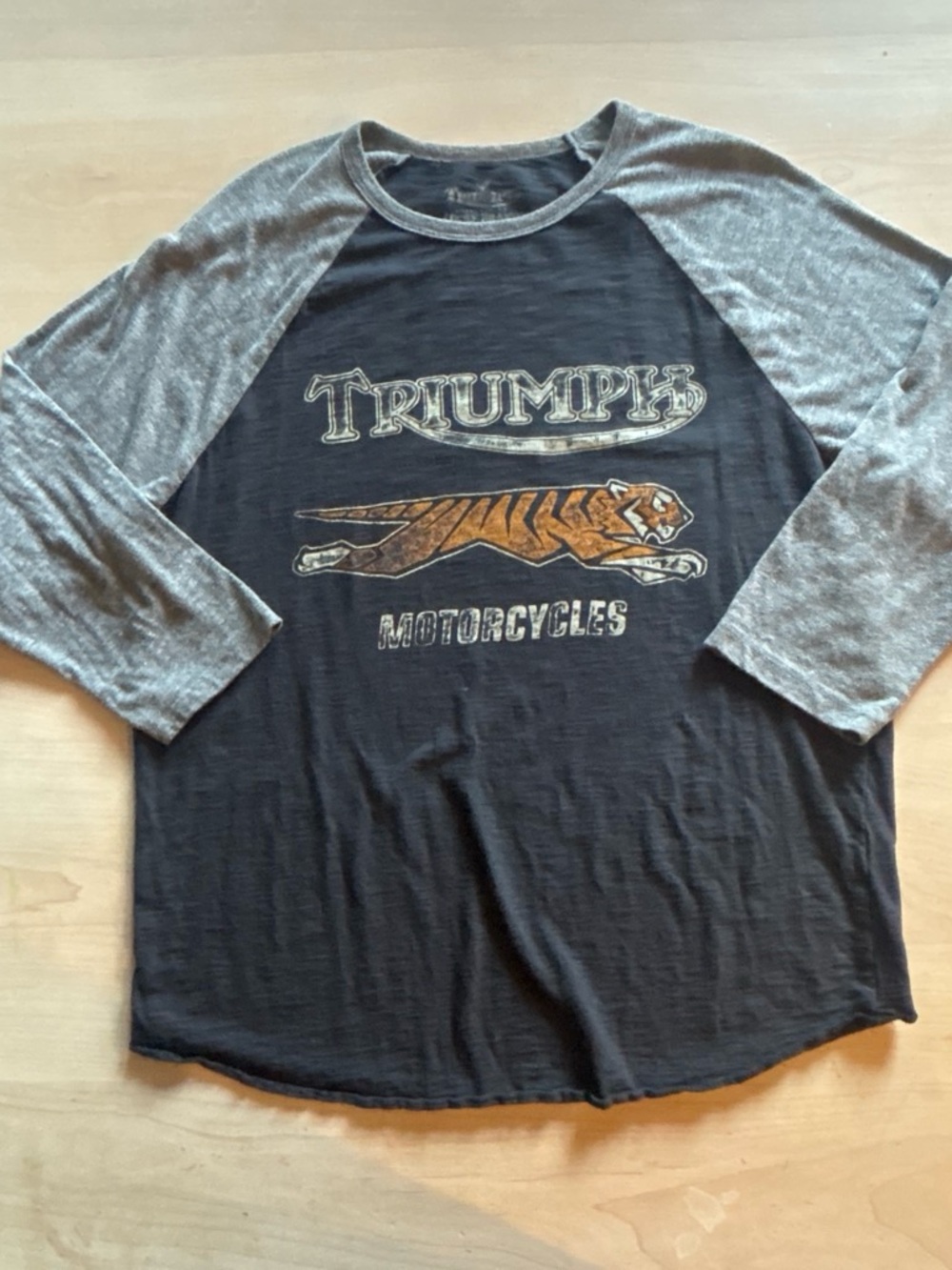 Y2K Lucky Brand Black & Gray Raglan 'Triumph Motorcycles' Tiger 3/4 Graphic Tee